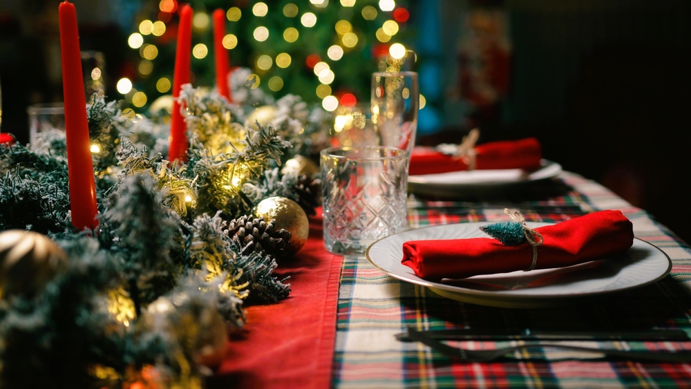 Festive Christmas Table Ideas: Decorate with Plants & Tips